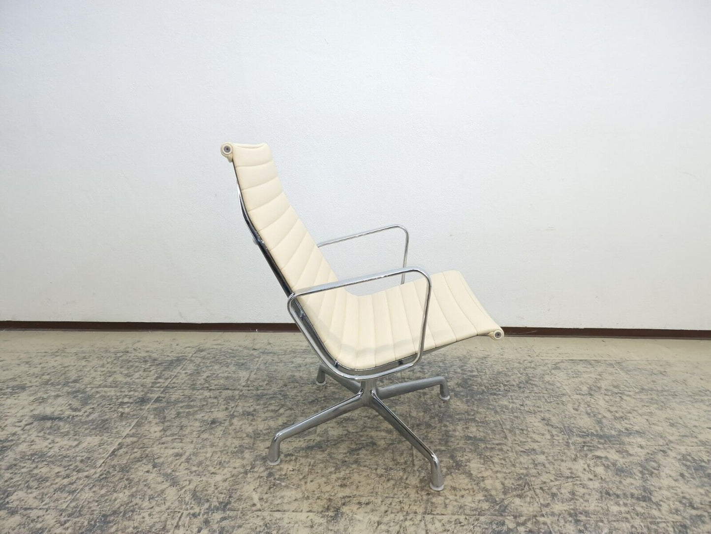 EA 116 Swivel Chair in Beige by Charles & Ray Eames for Vitra