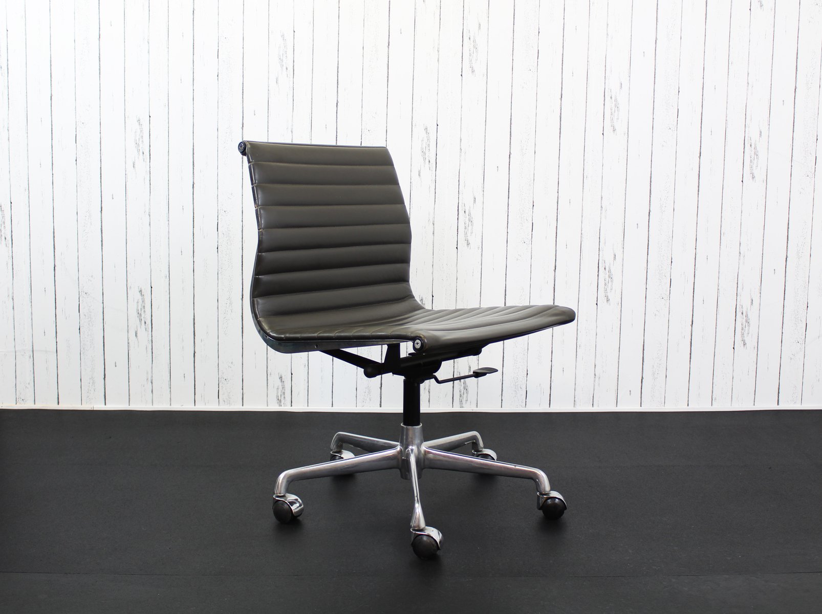 Ea 117 LCF Swivel Desk Armchair attributed to Charles & Ray Eames for Herman Miller, 1980s