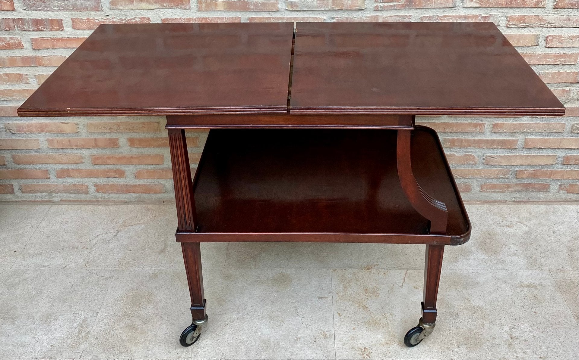 Early 20th Century Cherry Wood Serving Bar Cart with Removable Tray, 1940s