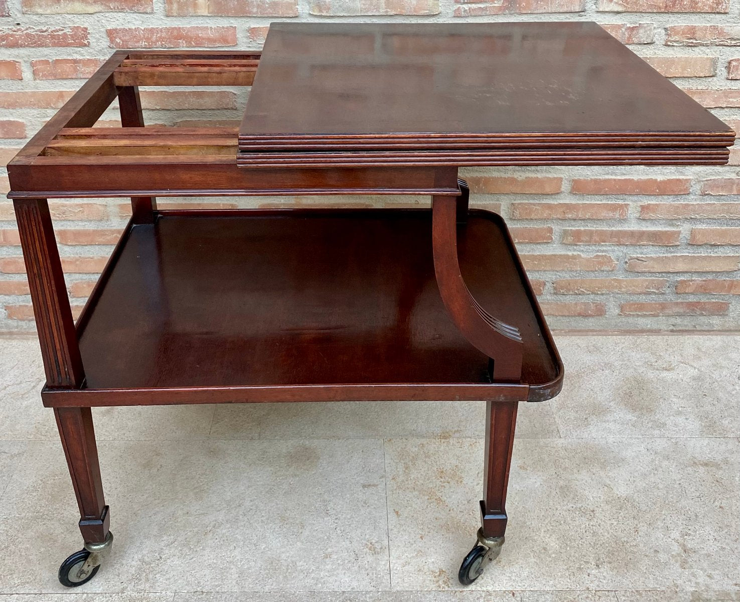 Early 20th Century Cherry Wood Serving Bar Cart with Removable Tray, 1940s