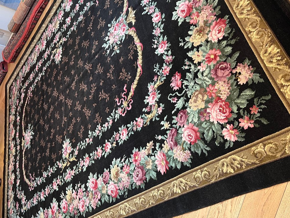 Early 20th Century Savonerie Rug Decorated with Flower Garlands, 1890s