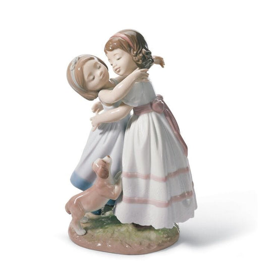 Give me a hug! Children Figurine by Lladró