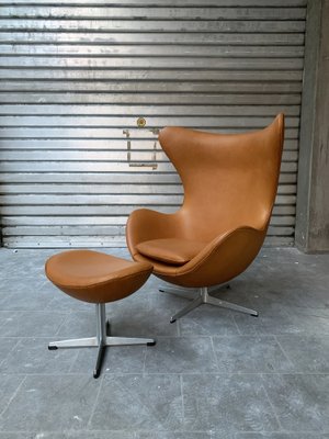 Egg Chair and Ottoman by Arne Jacobsen for Fritz Hansen, 1960s, Set of 2-ZM-1560004