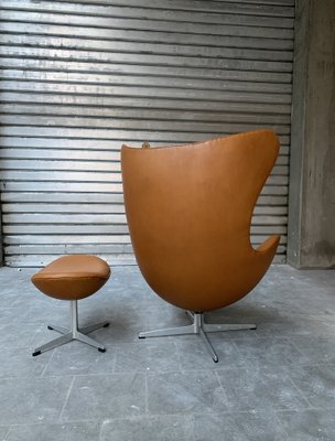 Egg Chair and Ottoman by Arne Jacobsen for Fritz Hansen, 1960s, Set of 2-ZM-1560004