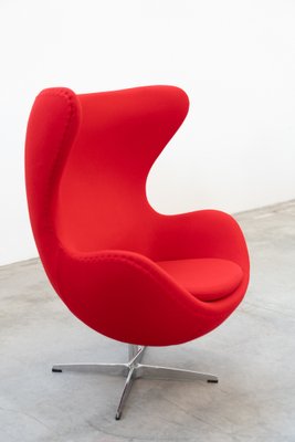 Egg Chair with Pouf by Arne Jacobsen for Fritz Hansen, 1980s, Set of 2-KNM-1770858