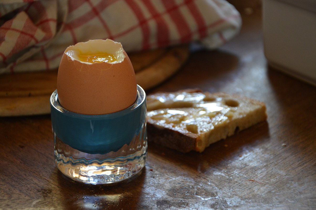 Egg-Cup with Turquoise Center, Moire Collection, Hand-Blown Glass by Atelier George