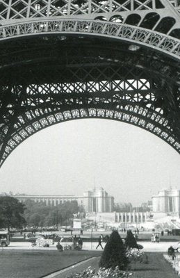 Eiffel Tower, Paris, 1955-DYV-701168