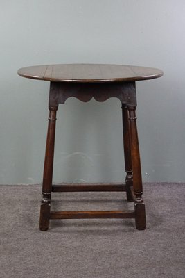 English Round Oak Side or Center Table, 18th Century-HPP-1779851