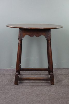 English Round Oak Side or Center Table, 18th Century-HPP-1779851