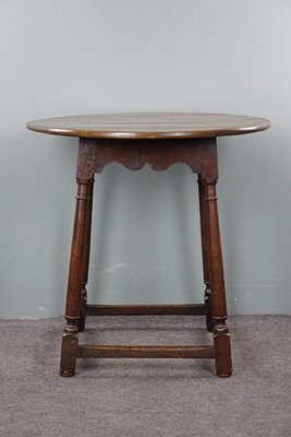 English Round Oak Side or Center Table, 18th Century-HPP-1779851