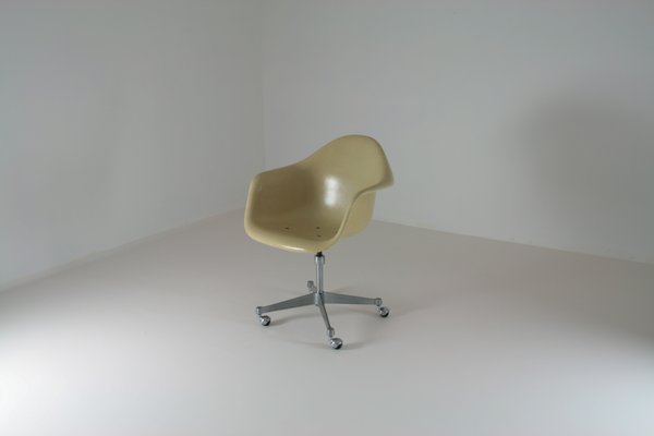 Fiberglass Shell Armchair attributed to Charles & Ray Eames for Herman Miller, 1960s-OTV-1421334