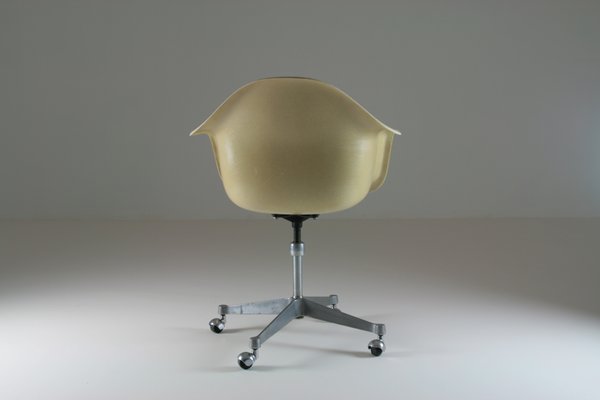 Fiberglass Shell Armchair attributed to Charles & Ray Eames for Herman Miller, 1960s-OTV-1421334