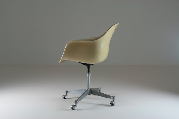 Fiberglass Shell Armchair attributed to Charles & Ray Eames for Herman Miller, 1960s-OTV-1421334