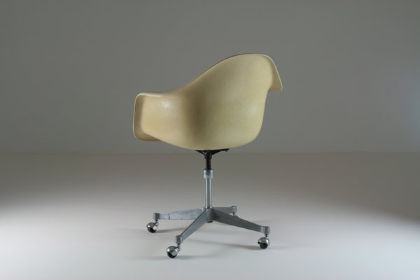 Fiberglass Shell Armchair attributed to Charles & Ray Eames for Herman Miller, 1960s-OTV-1421334