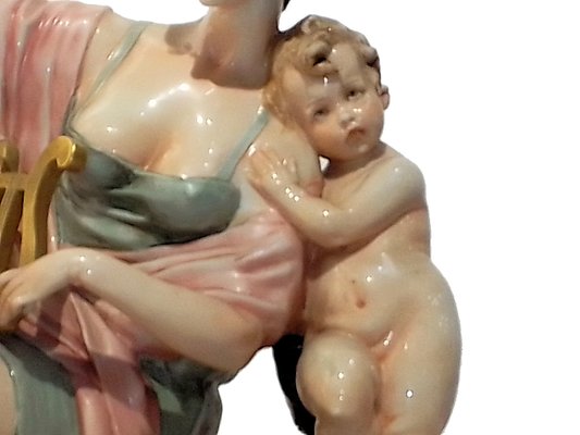 Figurine in Capodimonte Porcelain-GKV-1438676