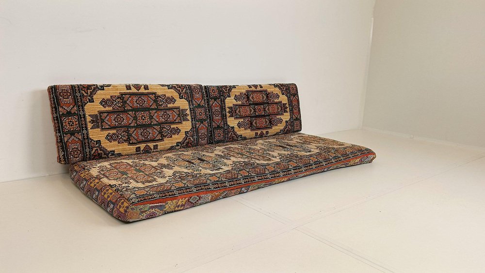 Floor Daybed in Patterned Fabric