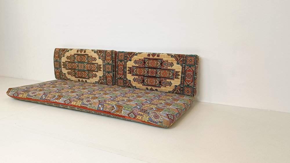 Floor Daybed in Patterned Fabric