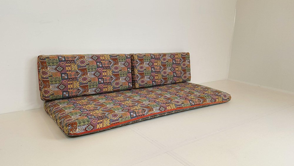 Floor Daybed in Patterned Fabric