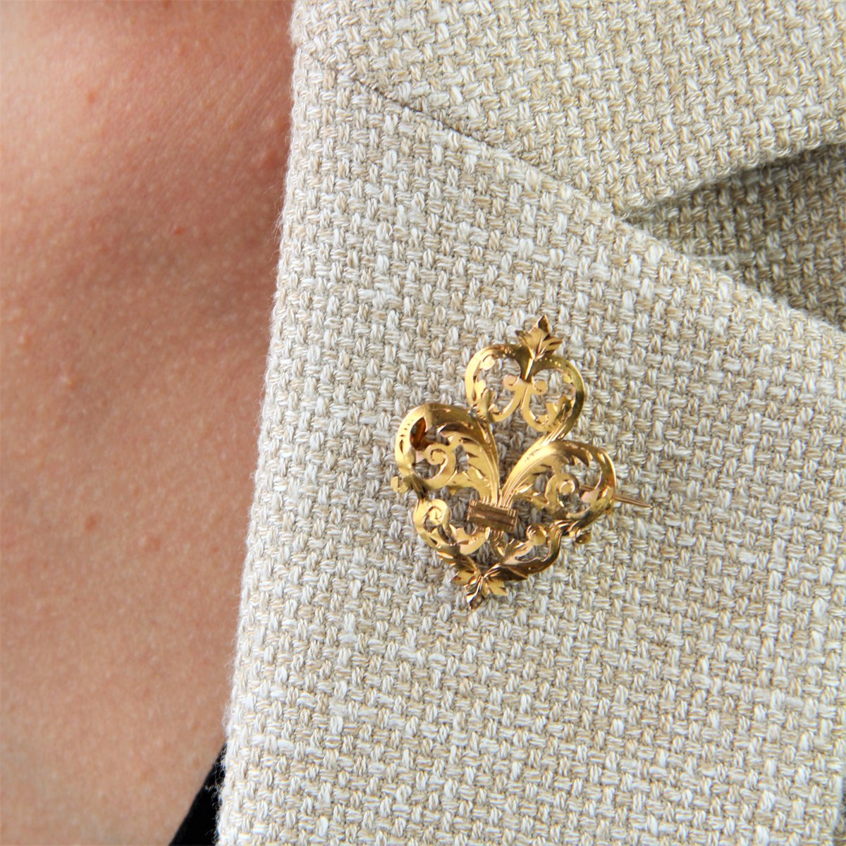 French 18 Karat Yellow Gold Lily Flower Brooch, 20th Century