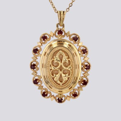 French 18 Karat Yellow Gold Medallion with Garnet, 1960s-OLU-1784787