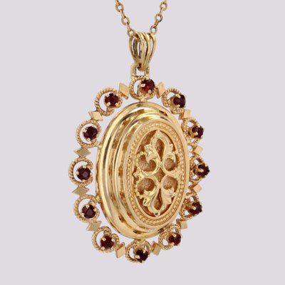 French 18 Karat Yellow Gold Medallion with Garnet, 1960s-OLU-1784787