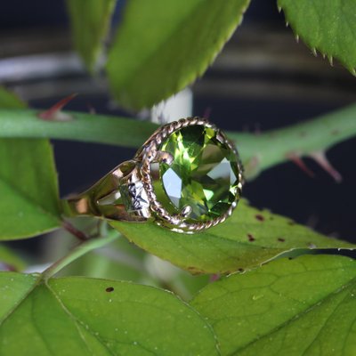 French 4.20 Carats Peridot 18 Karat Rose Gold Ring, 1950s-OLU-1743319