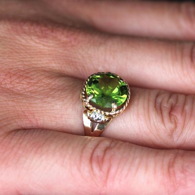 French 4.20 Carats Peridot 18 Karat Rose Gold Ring, 1950s-OLU-1743319