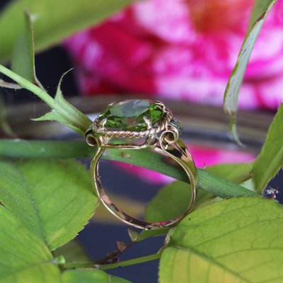 French 4.20 Carats Peridot 18 Karat Rose Gold Ring, 1950s-OLU-1743319