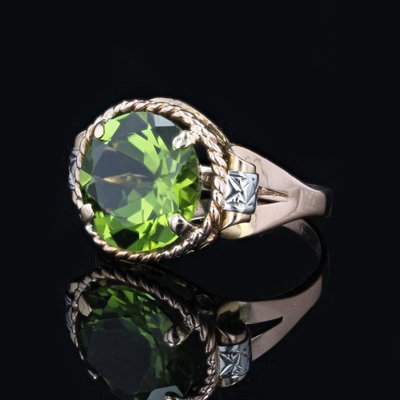 French 4.20 Carats Peridot 18 Karat Rose Gold Ring, 1950s-OLU-1743319