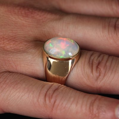 French 4.75 Carats Opal 18 Karat Yellow Gold Bangle Ring, 1960s-OLU-1718974