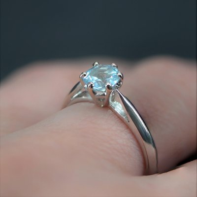 French Aquamarine 18 Karat White Gold Solitaire Ring, 1970s-OLU-1388185