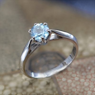 French Aquamarine 18 Karat White Gold Solitaire Ring, 1970s-OLU-1388185