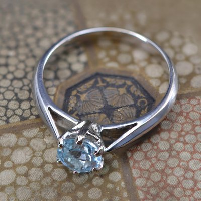 French Aquamarine 18 Karat White Gold Solitaire Ring, 1970s-OLU-1388185