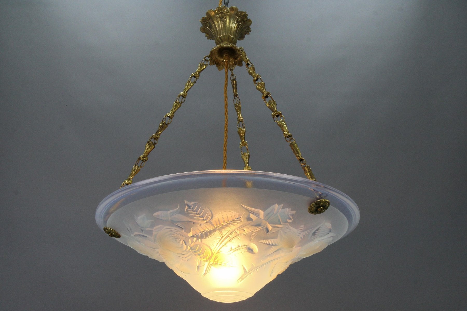 French Art Deco Opalescent Glass Pendant Light with Roses by Pierre Maynadier, 1920s