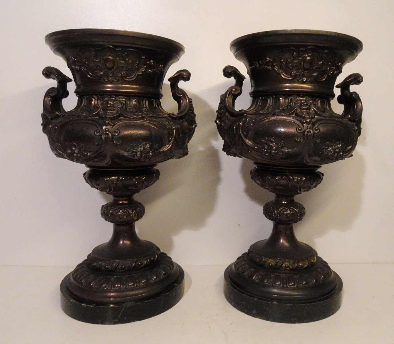 French Bronze & Patinated Cast Iron Medici Vases on Marble Bases, 19th Century, Set of 2