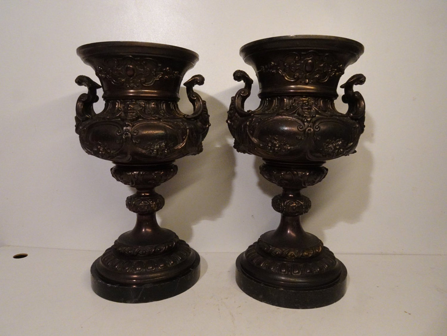 French Bronze & Patinated Cast Iron Medici Vases on Marble Bases, 19th Century, Set of 2