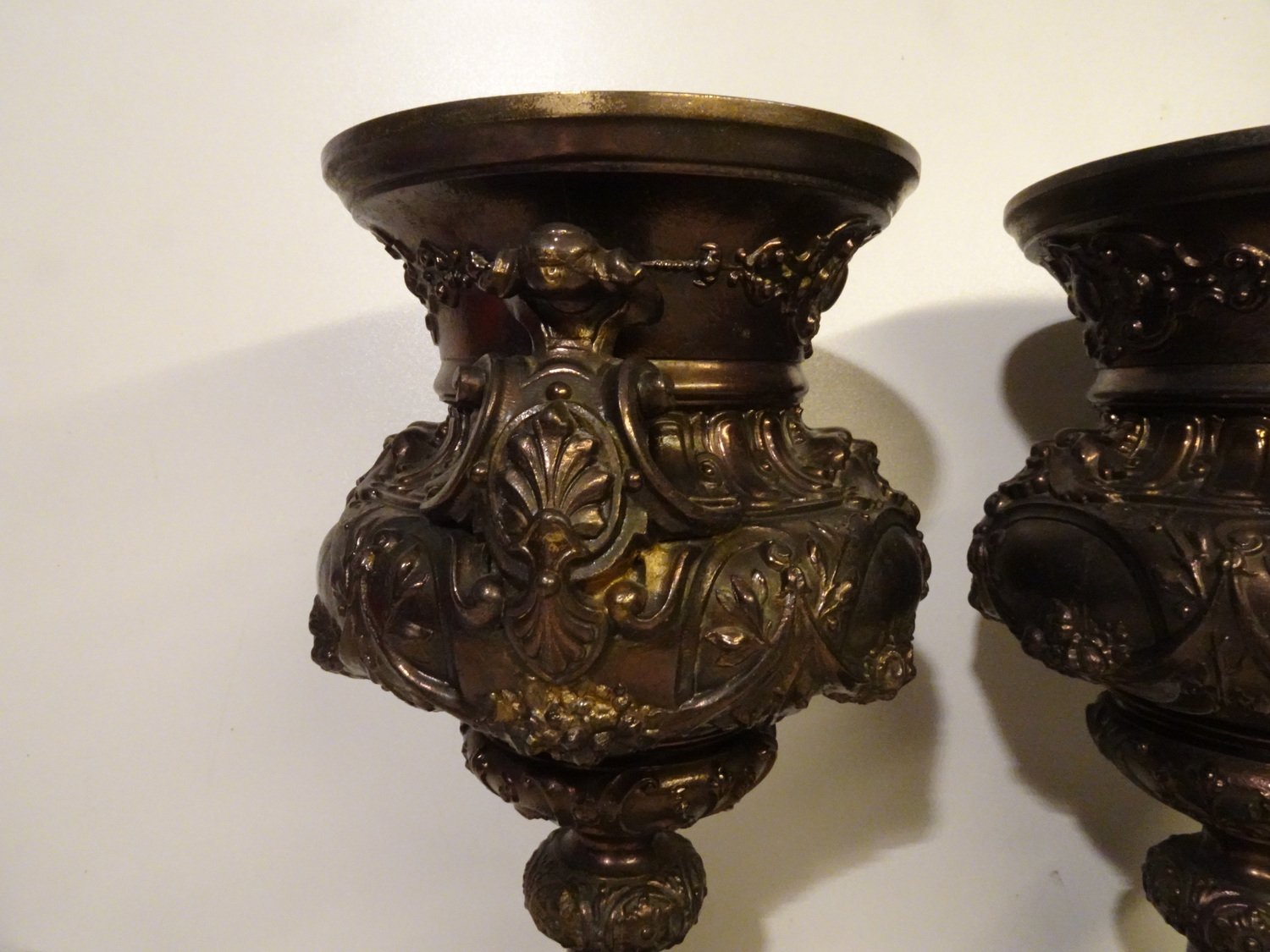 French Bronze & Patinated Cast Iron Medici Vases on Marble Bases, 19th Century, Set of 2