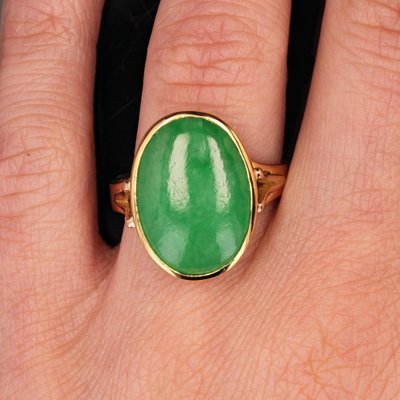 French Jade Jadeite 18 Karat Yellow Gold Ovale Ring, 1960s-OLU-1778271