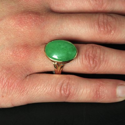 French Jade Jadeite 18 Karat Yellow Gold Ovale Ring, 1960s-OLU-1778271