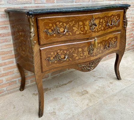 French Louis XV Style Bombé Satinwood Marquetry and Ormolu Mounted Commode, 1940s-NOU-1822947