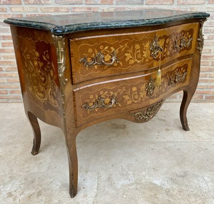 French Louis XV Style Bombé Satinwood Marquetry and Ormolu Mounted Commode, 1940s-NOU-1822947