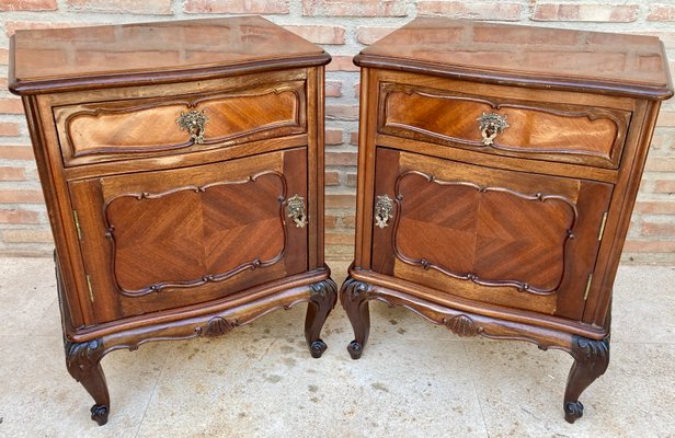 French Louis XV Style Walnut & Marquetry Bedside Tables, Set of 2-NOU-1210444