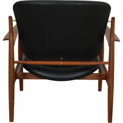 French Lounge Chair in Black Leather and Walnut by Finn Juhl-MTD-2028744