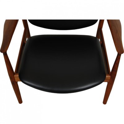 French Lounge Chair in Black Leather and Walnut by Finn Juhl-MTD-2028744