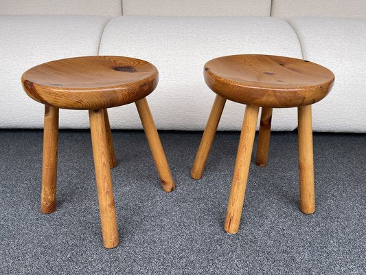 French Pine Stools in the style of Charlotte Perriand, 1960s, Set of 2-FUE-949459