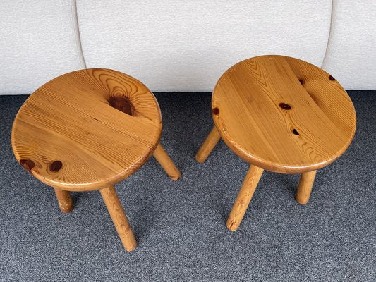 French Pine Stools in the style of Charlotte Perriand, 1960s, Set of 2-FUE-949459