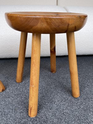 French Pine Stools in the style of Charlotte Perriand, 1960s, Set of 2-FUE-949459