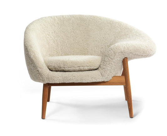 Fried Egg Right Lounge Chair in Moonlight Sheepskin by Warm Nordic