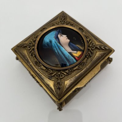 Gilt Bronze Box Portrait in Medallion attributed to De Mandre, France, 1900s-XOM-2036018