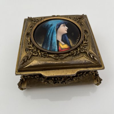 Gilt Bronze Box Portrait in Medallion attributed to De Mandre, France, 1900s-XOM-2036018